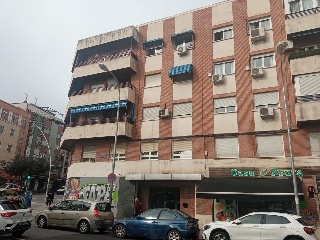 Local comercial en C/ Saavedra Fajardo, Madrid 3