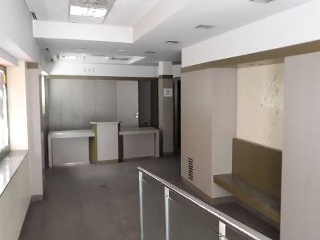 Local comercial en C/ Saavedra Fajardo, Madrid 4