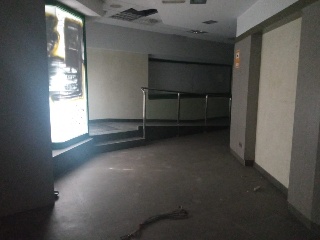 Local comercial en C/ Saavedra Fajardo, Madrid 5