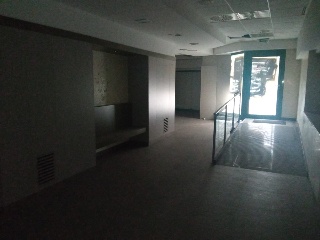 Local comercial en C/ Saavedra Fajardo, Madrid 8
