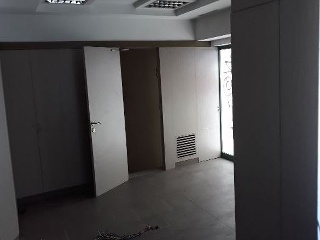 Local comercial en C/ Saavedra Fajardo, Madrid 13