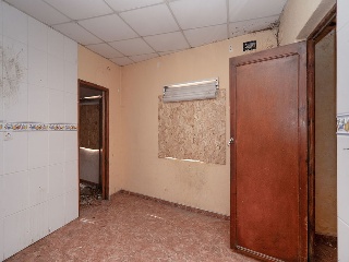 00093-0001 17