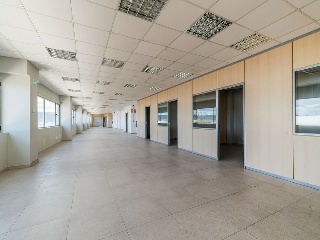 Nave industrial en C/ Poseidón, Meco (Madrid) 38