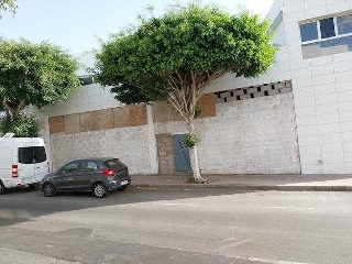 Oficina y plazas de garaje en C/ Perojo 8
