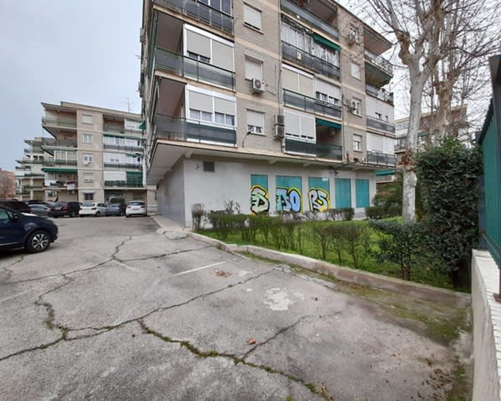 Local comercial en C/ Zaida, Madrid