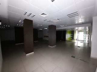 Local comercial en C/ Zaida, Madrid 9