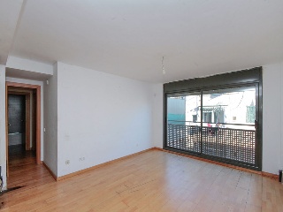 Pisos, dúplex y garajes en C/ Rafael de Casanovas, Badalona (Barcelona) 3