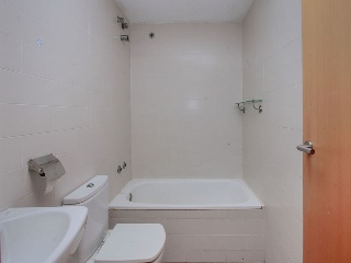 Pisos, dúplex y garajes en C/ Rafael de Casanovas, Badalona (Barcelona) 12