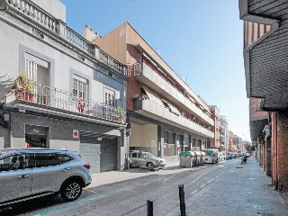 Pisos, dúplex y garajes en C/ Rafael de Casanovas, Badalona (Barcelona) 18