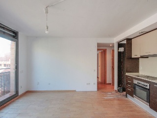 Pisos, dúplex y garajes en C/ Rafael de Casanovas, Badalona (Barcelona) 3