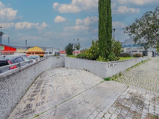 Locales y plazas de garaje en Sevilla 42