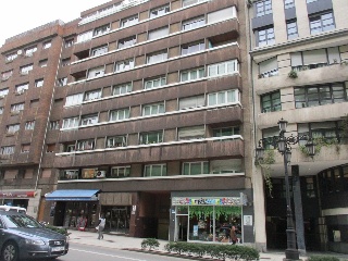 Piso en venta en Oviedo de 71  m²