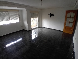 Piso en Av Divino Maestro 4