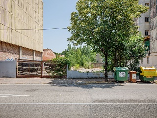 Suelo en Av Santa Coloma 23