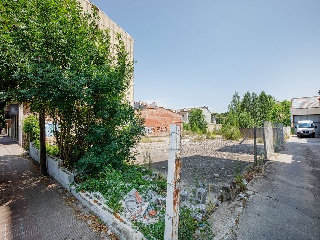 Suelo en Av Santa Coloma 26