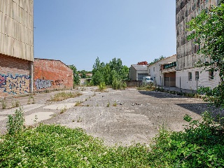 Suelo en Av Santa Coloma 28