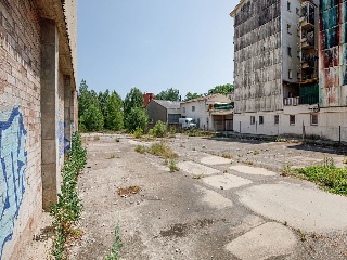 Suelo en Av Santa Coloma 29