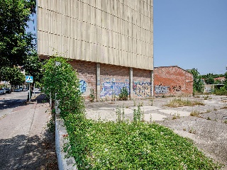 Suelo en Av Santa Coloma 30