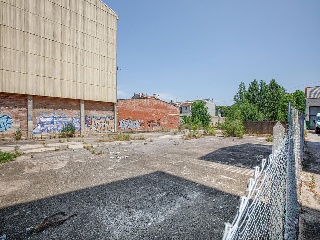 Suelo en Av Santa Coloma 33