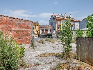 Suelo en Av Santa Coloma 38