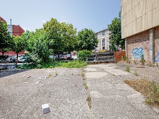 Suelo en Av Santa Coloma 39