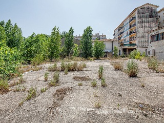 Suelo en Av Santa Coloma 42