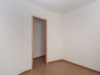 01957-0001 29