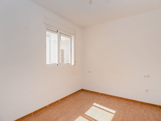 01957-0001 32