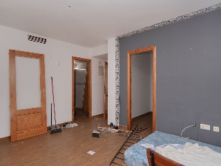 00305-0001 24