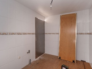 00305-0001 27