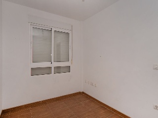 00305-0001 32