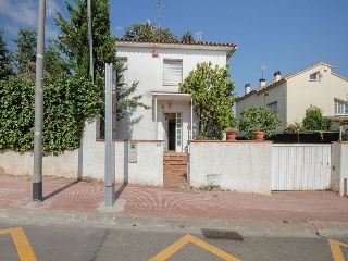 Chalet independiente en C/ Oceanía - Terrassa - 31
