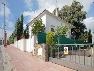 Chalet independiente en C/ Oceanía - Terrassa - 32