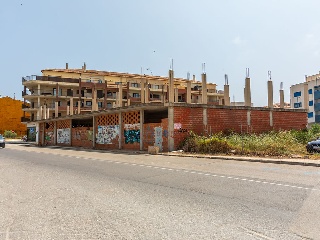 Edificio en construcción detenida en C/ Pigmalion 8