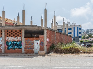 Edificio en construcción detenida en C/ Pigmalion 9