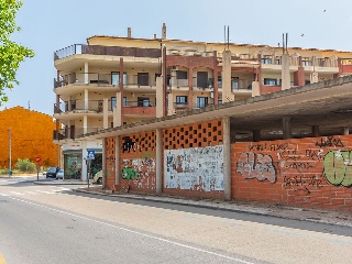 Edificio en construcción detenida en C/ Pigmalion 10