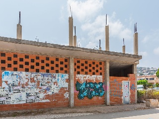 Edificio en construcción detenida en C/ Pigmalion 11