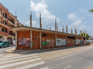 Edificio en construcción detenida en C/ Pigmalion 13