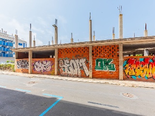 Edificio en construcción detenida en C/ Pigmalion 17