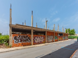 Edificio en construcción detenida en C/ Pigmalion 18