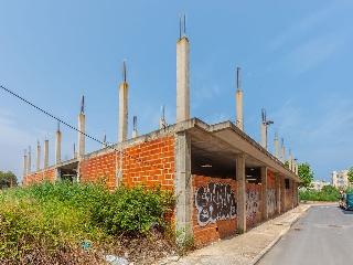 Edificio en construcción detenida en C/ Pigmalion 19