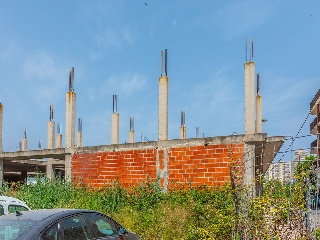 Edificio en construcción detenida en C/ Pigmalion 20