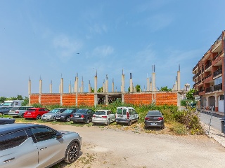 Edificio en construcción detenida en C/ Pigmalion 21