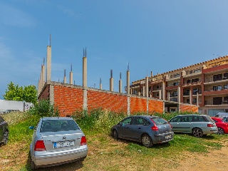 Edificio en construcción detenida en C/ Pigmalion 22
