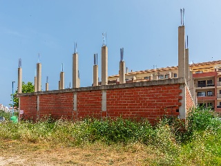 Edificio en construcción detenida en C/ Pigmalion 23