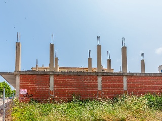 Edificio en construcción detenida en C/ Pigmalion 25