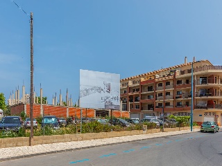 Edificio en construcción detenida en C/ Pigmalion 28