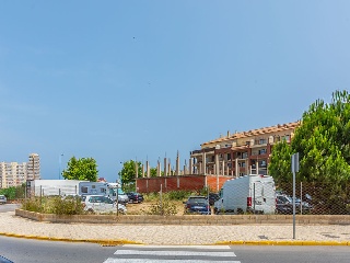 Edificio en construcción detenida en C/ Pigmalion 29