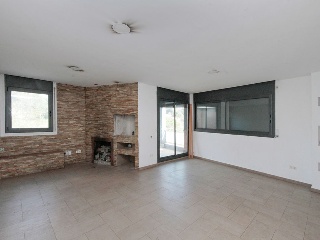 Casa aislada en Av Can Canyameres  16