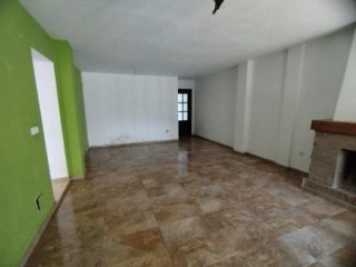 Piso con plazas de garaje en  C/ Real, San Roque (Cádiz) 2